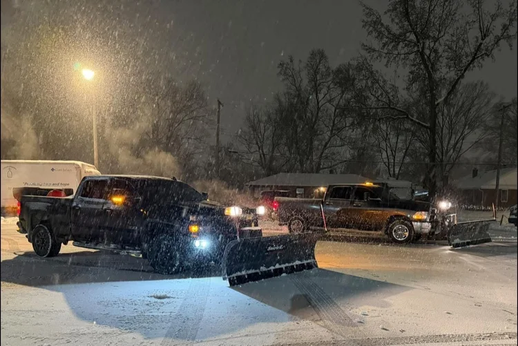 Commercial Snow Plowing & Ice Management - Vandygriff Services